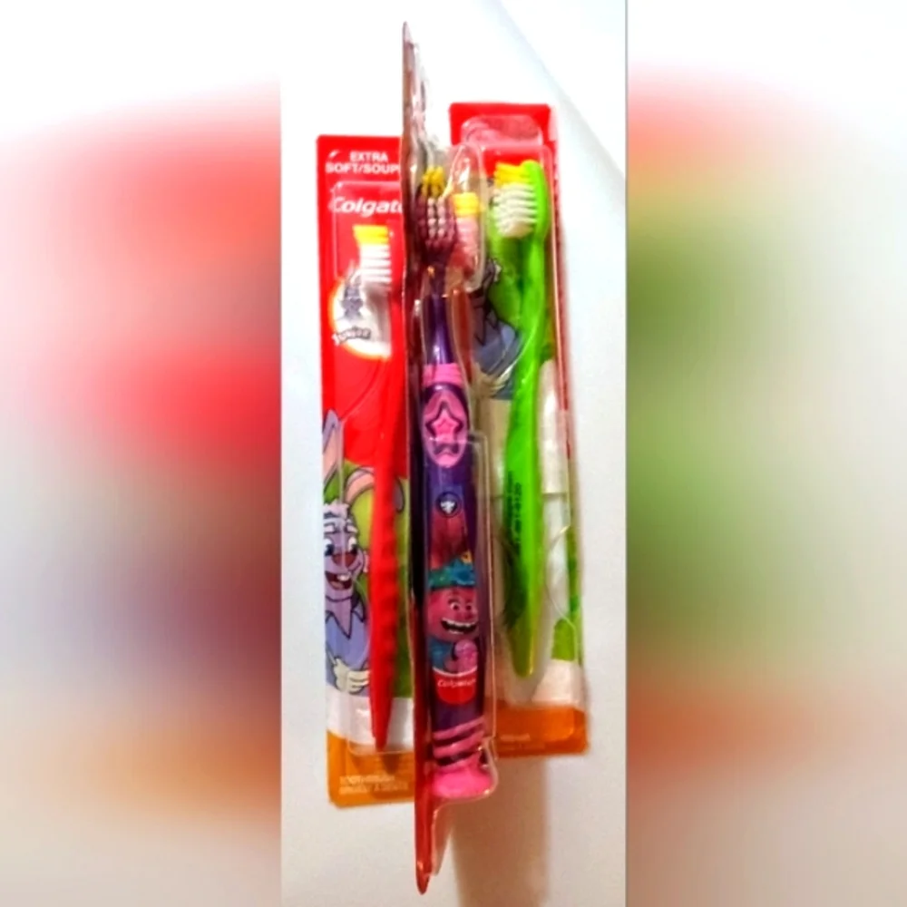 TWO Trolls (Colgate) Kids Extra Soft Suction Bottom + 2 Bonus Brushes
